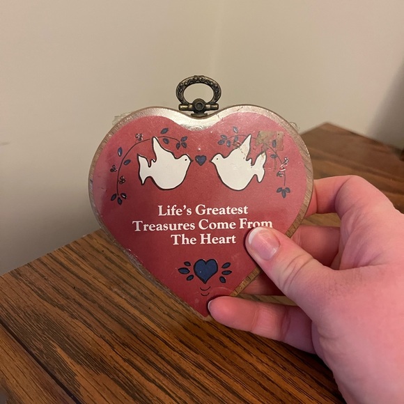 Vintage Heart-Shaped Wall Decor with Inspirational Quote - Picture 3 of 5